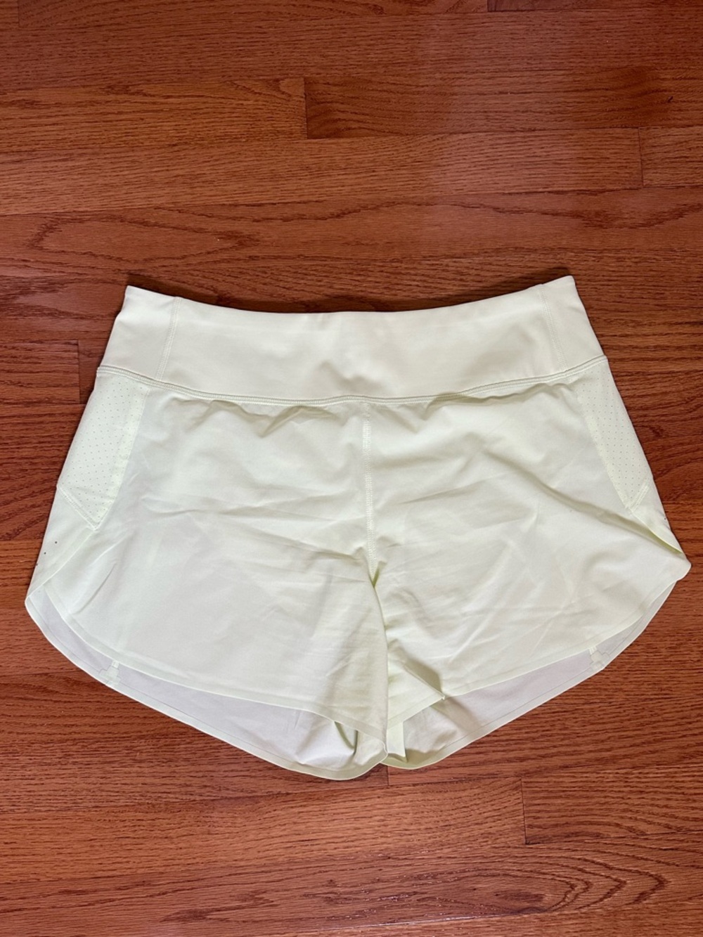 NWOT Athleta Run With It Shorts